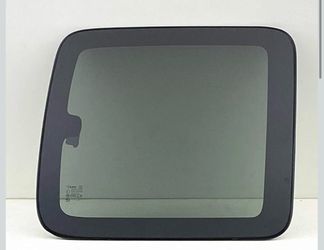 Rear side window (quarter glass) (tinted, right side) for 1999–2006 Chevrolet Silverado / 2007 Classic pickups (Extended Cab version).