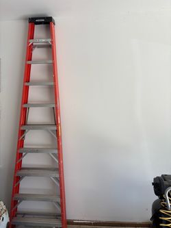Werner Fiberglass Step Ladder