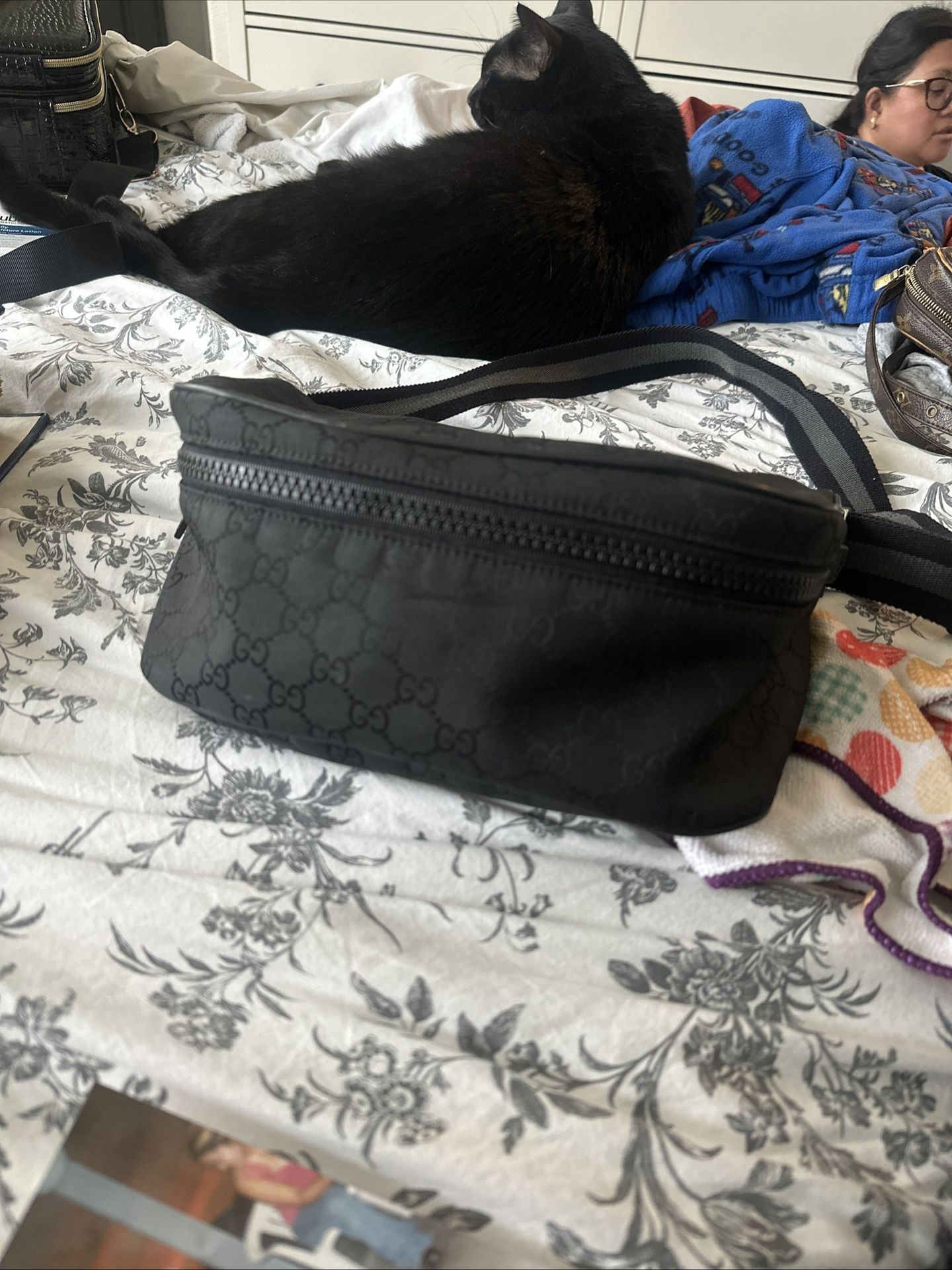 Gucci Fanny Pack Authentic 450