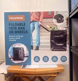 Foldable tote bag on wheels
