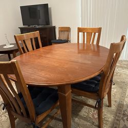 Beautiful Solid Wood Dining Table with 4 Chairs