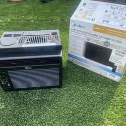 Midea 5,000 BTU Air Conditioner w/remote control