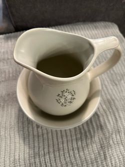 Pfaltzgraff Yorktowne Pitcher and Basin Set