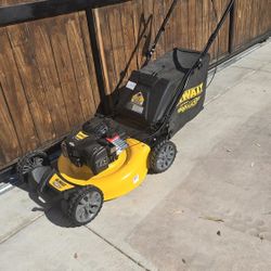 Dewalt 21-in 2-in-1 Gas Self Propelled Walk Behind Lawn Mower 
