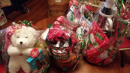 CHRISTMAS GIFT SETS DIFF THINGS INSIDE