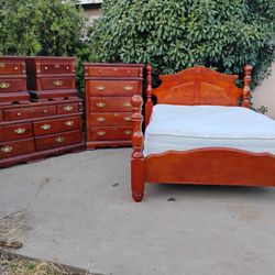 Queen Size Solid Wood Bedroom Set 