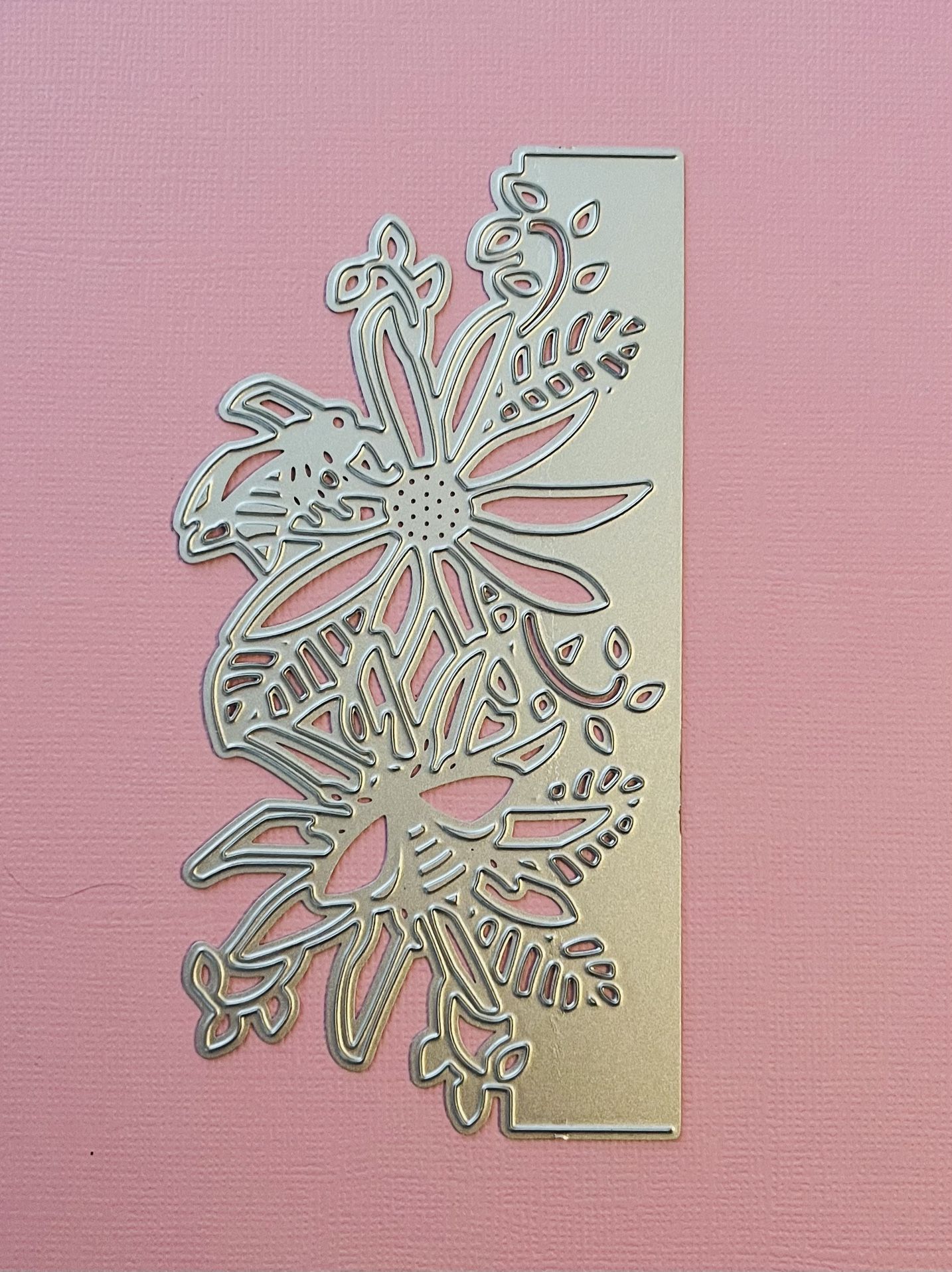 Pretty Flower & Bee Side Die Cut