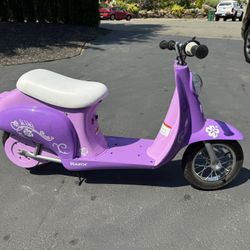 Razor Kiki Euro Vespa Scooter
