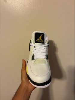 Jordan 4s for sale size 10 140$ willing to negotiate