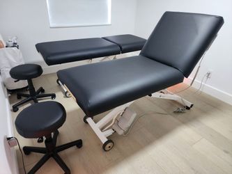 Earthlite Electric massage table 30"( eyelashes,  cosmetology)