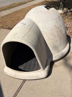 🐶 Large Dog House – Great Outdoor Shelter!