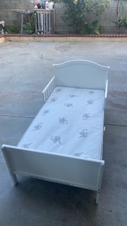 Toddler bed