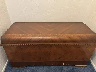 VINTAGE CHEST