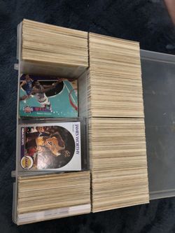 About 1000 Sports trading cards !