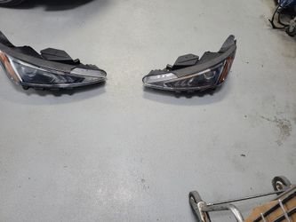 Headlight for a Hyundai Elantra