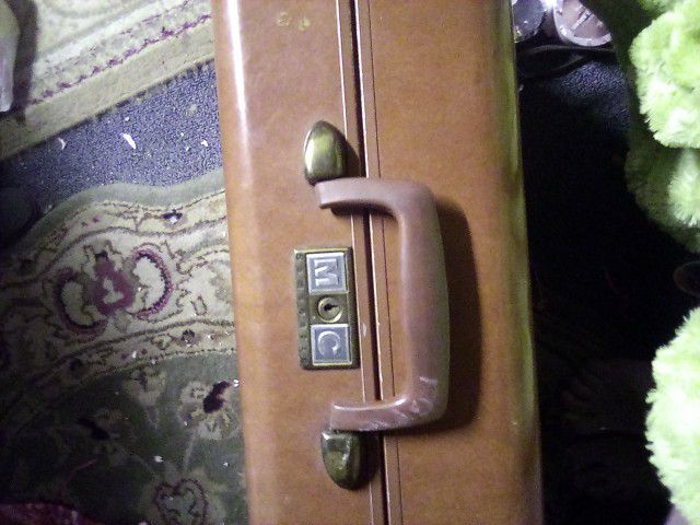 Large Vintage Samsonite Suitcase