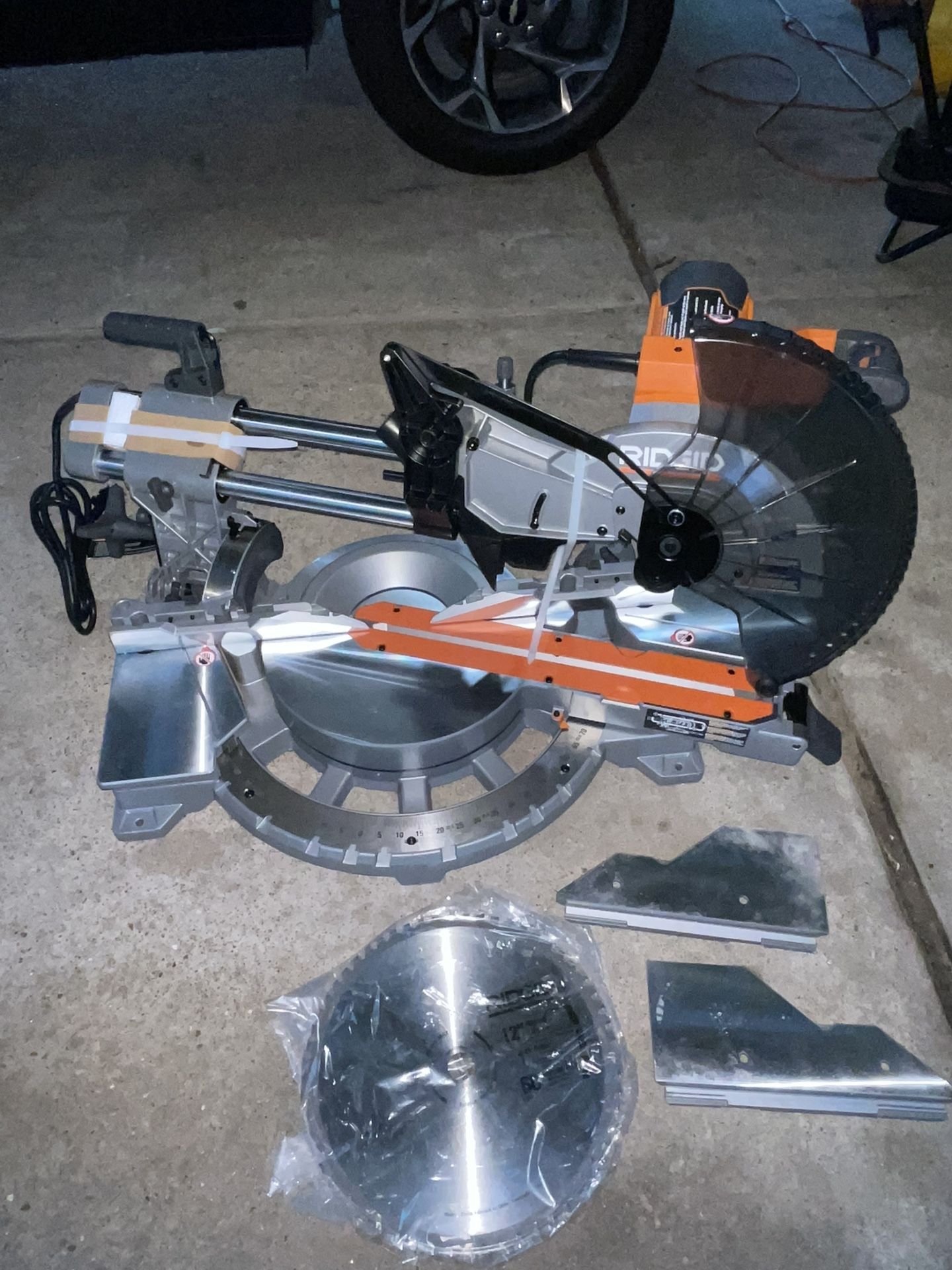 12 IN. DUAL BEVEL SLIDING COMPOUND MITER SAW RIDGID