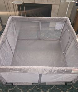 Play pen 50"x50" nesr Clayton and Craig