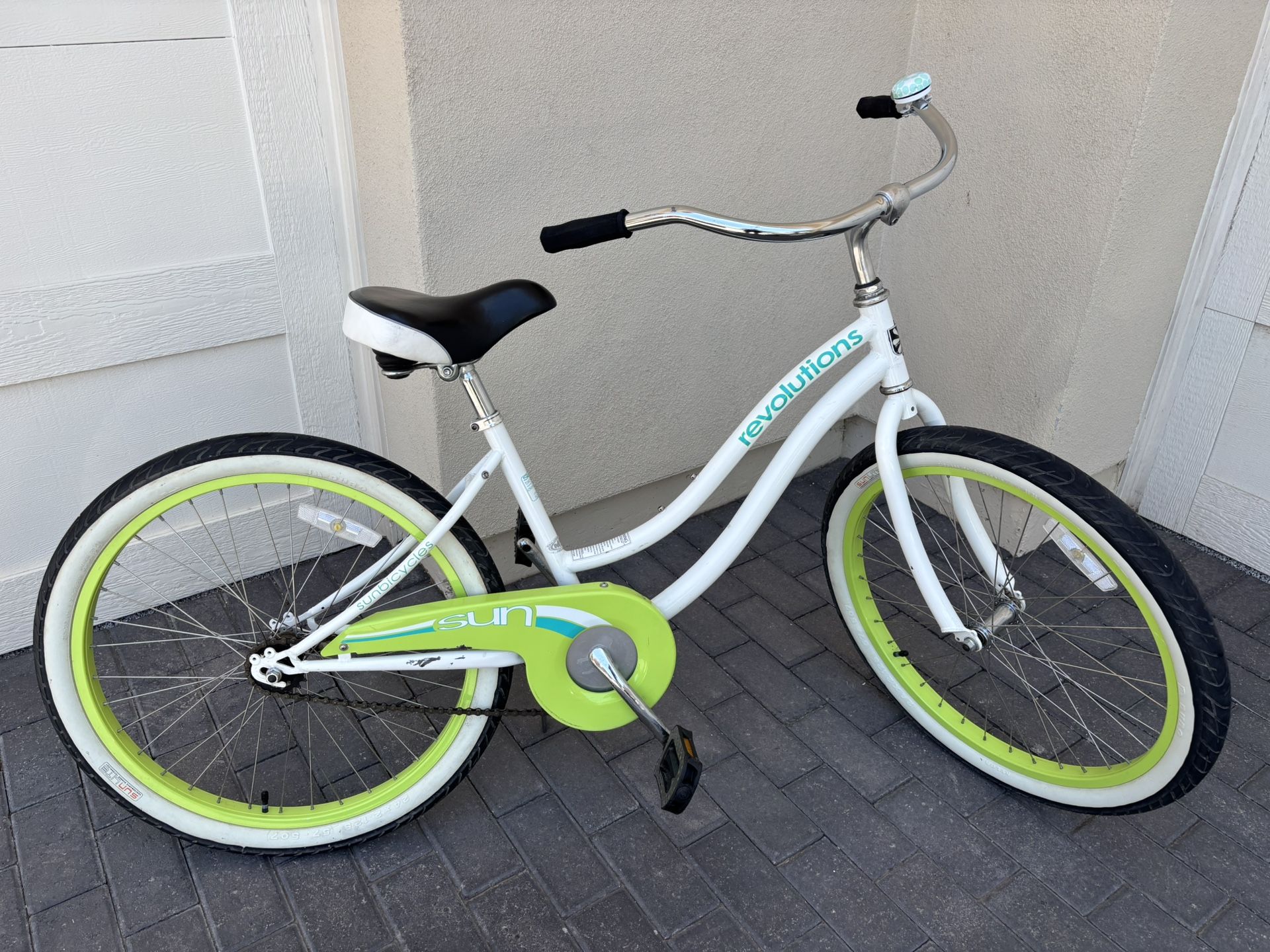Sun Bicycles Revolutions Beach Cruiser