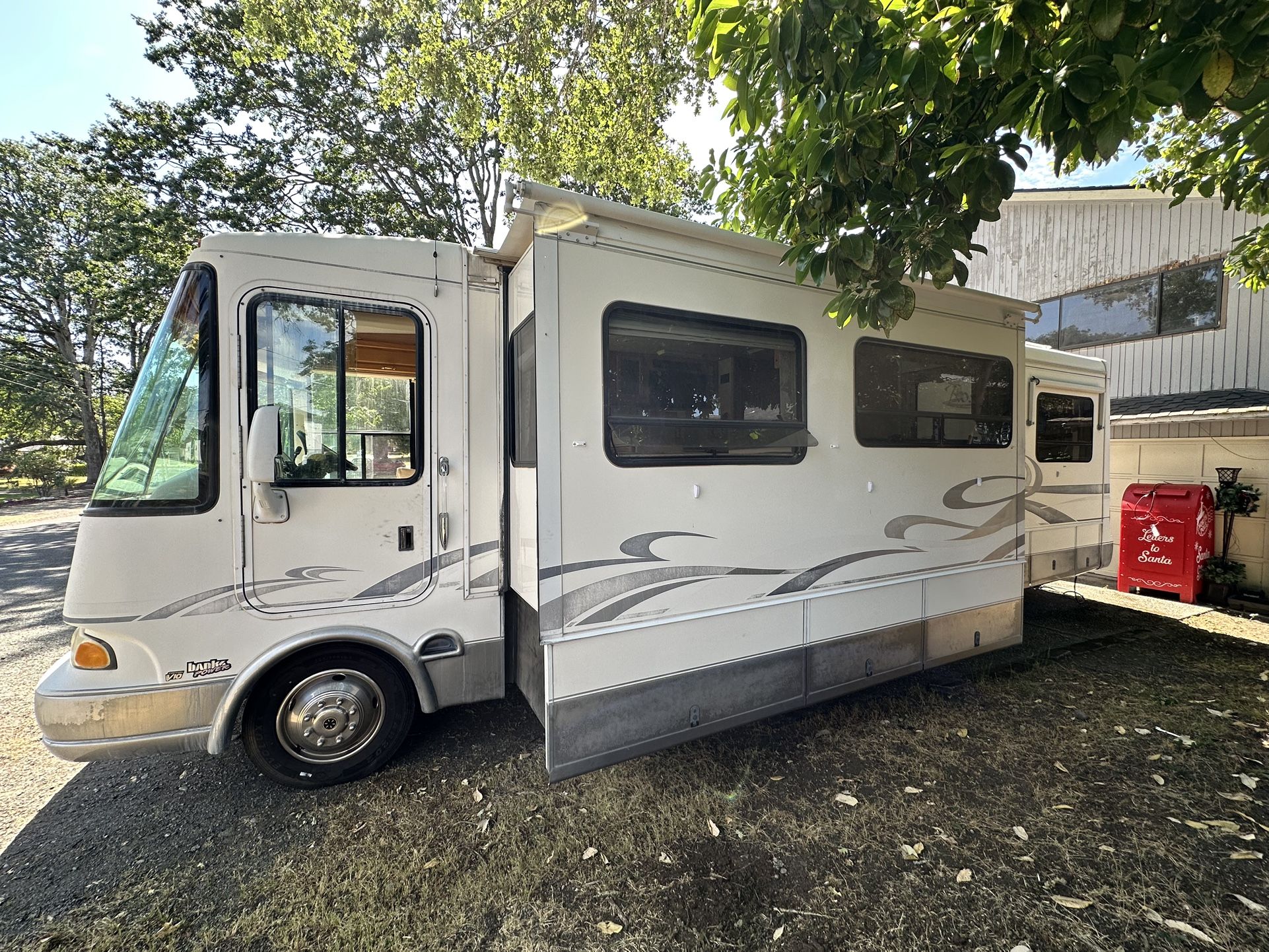 2000 Rexhell 32ft 2-slide Out Rear Bed, Low Miles Extra Clean