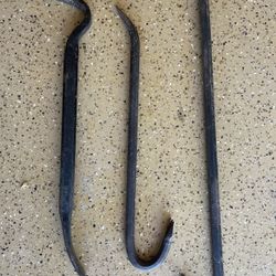 Set of 3 Pry Bars, heavy and super durable.