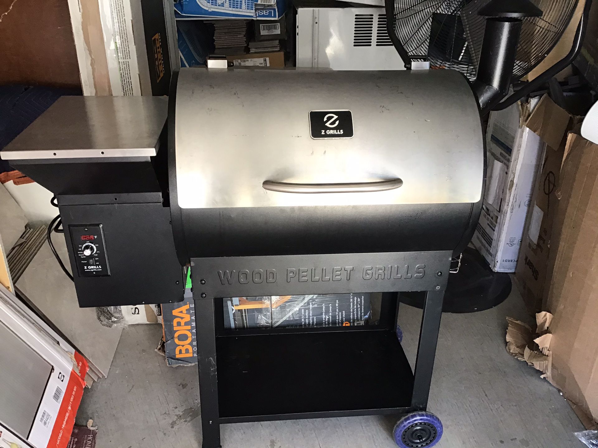 Z Grills wood pellet grill smoker outdoor cooking ZPG7002E new excellent condition open box and assembled