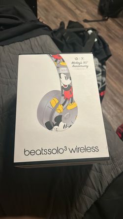 Beats Solo3 Wireless Mickey's 90th Anniversary Edition