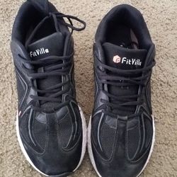 MEN'S TENNIS SHOES SIZE 11