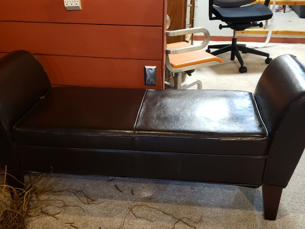 Free leather bench/setee - Pending pickup