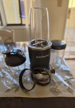 “NutriBullet Personal Blender Smoothie Maker w/ Extra Cups & Lids”
