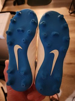 Soccer cleats
