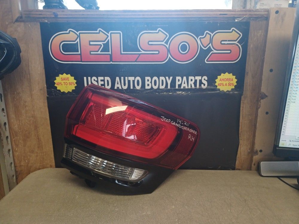 14 21 Jeep Grand Cherokee RH Tail Light OEM. 