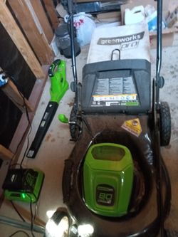 Electric lawn mower Greenworks with extra battery