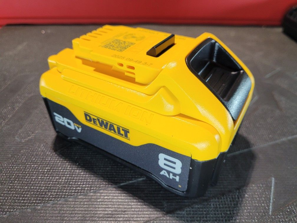 Dewalt 20v Lithium Ion 8ah Battery...NEW_NUEVO $100 PRECIO FIJO_FIRM PRICE
