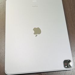 Apple iPad Pro 12.9 inch - 6th gen + Apple Smart Folio 