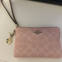 PINK COACH  WRISTLET BAG