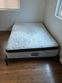 EXCELLENT CONDITION queen mattress