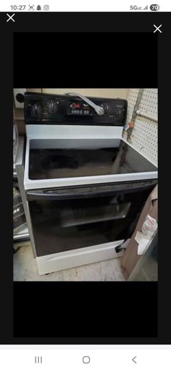 Whirlpool Electric Range with Glass Cooktop 250