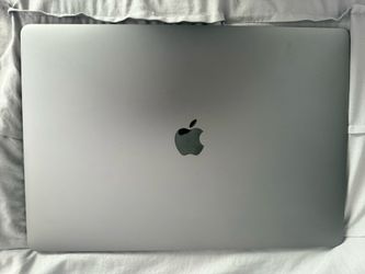 15” MacBook Pro I7 2019
