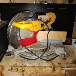 DeWalt Saw