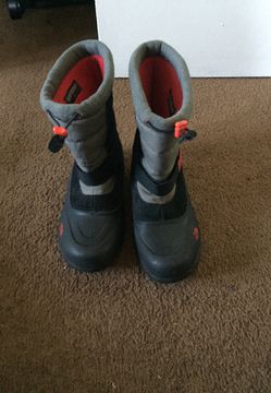 Size 6 kid boots the northface