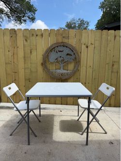 Table/ chairs