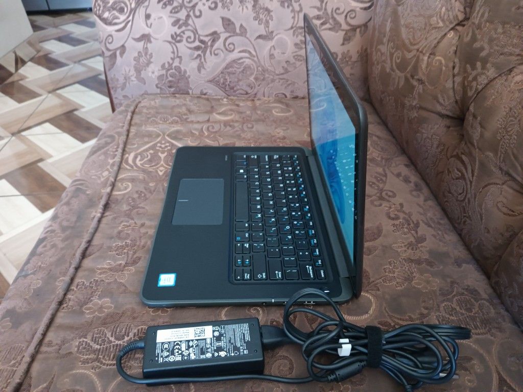 Touchscreen Laptop Dell Latitude 3380-core i3-8gb Ram-128gb HD SSD Solid.