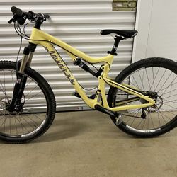 Juliana Furtado Carbon S Medium - low miles, low wear/tear