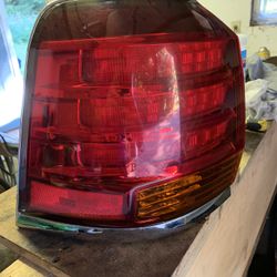 Lexus LX 570 (2008 - 2012) Tail Light 