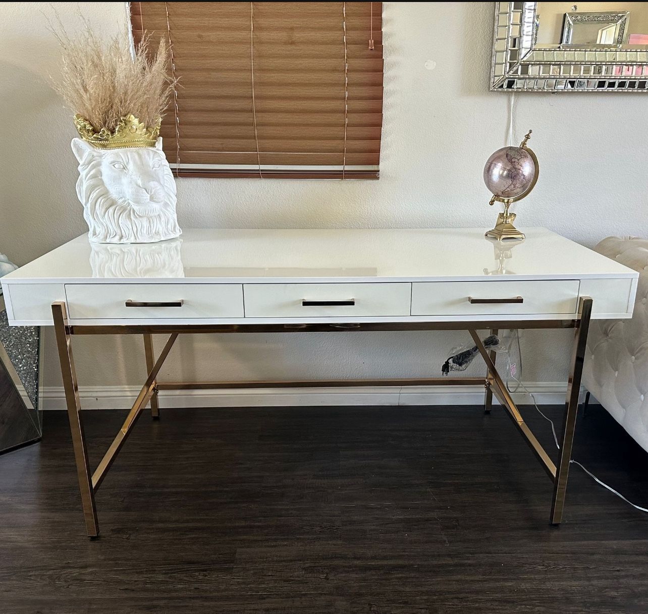 Beautiful white Desk