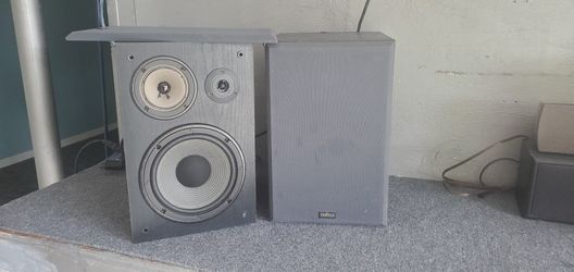 Yamaha bookshelf speakers