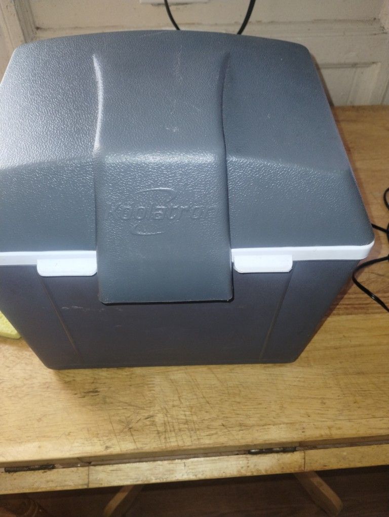 Plugging Cooler Cold And Warm