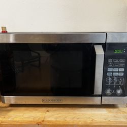 Black + Decker 900W Microwave