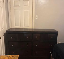Queen Dresser